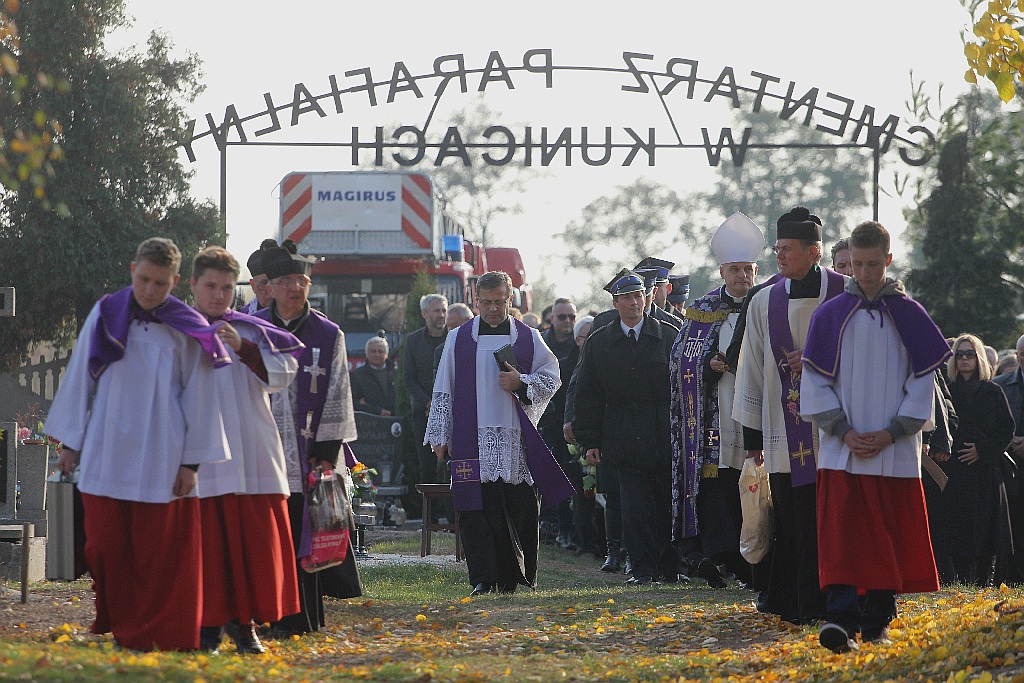 Tysiące osób pożegnały w Kunicach Janusza Mikulicza