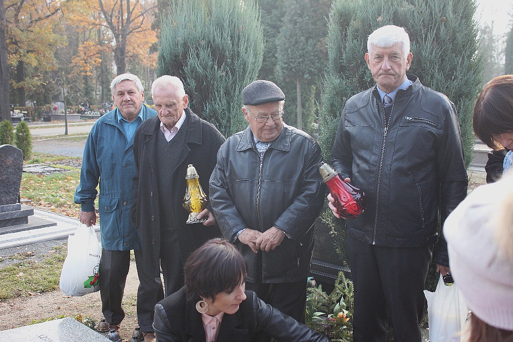Zapalili znicze na grobach powstańców wielkopolskich