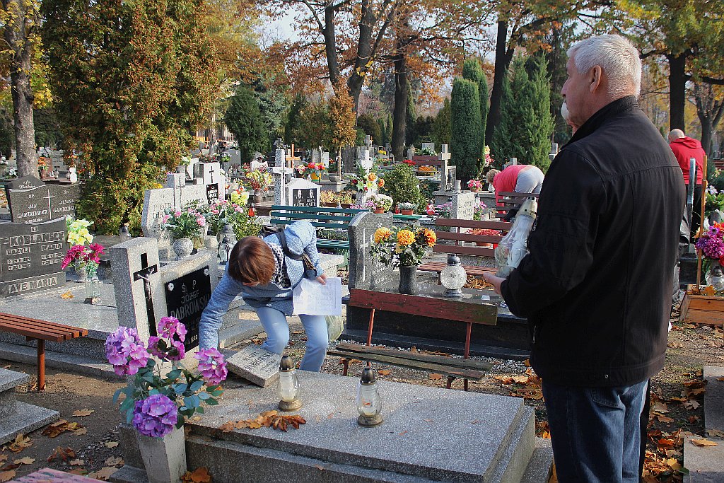 Zapalili znicze na grobach powstańców wielkopolskich