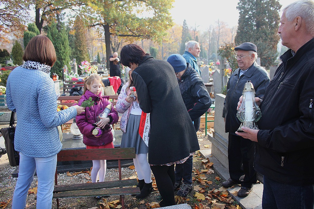 Zapalili znicze na grobach powstańców wielkopolskich