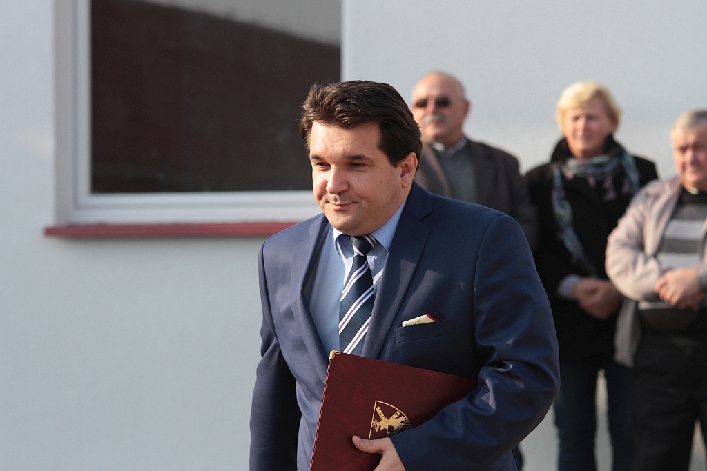 Uroczystość wręczenia kluczy do domków socjalnych w Okmianach