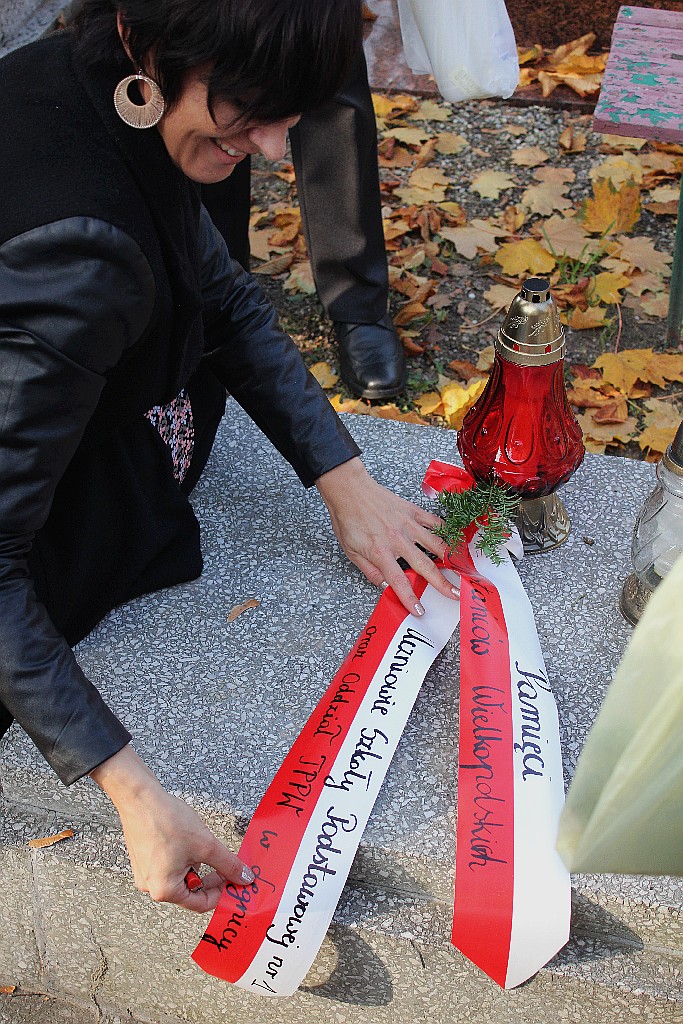 Zapalili znicze na grobach powstańców wielkopolskich