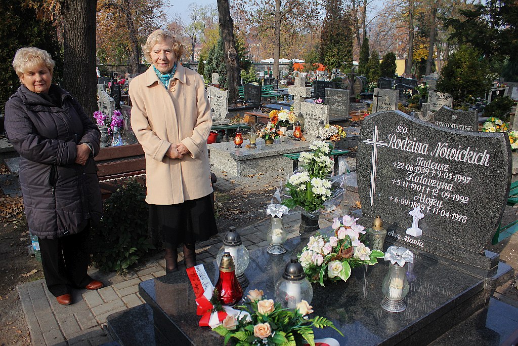 Zapalili znicze na grobach powstańców wielkopolskich