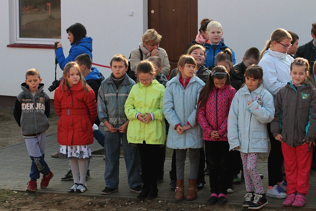 Uroczystość wręczenia kluczy do domków socjalnych w Okmianach