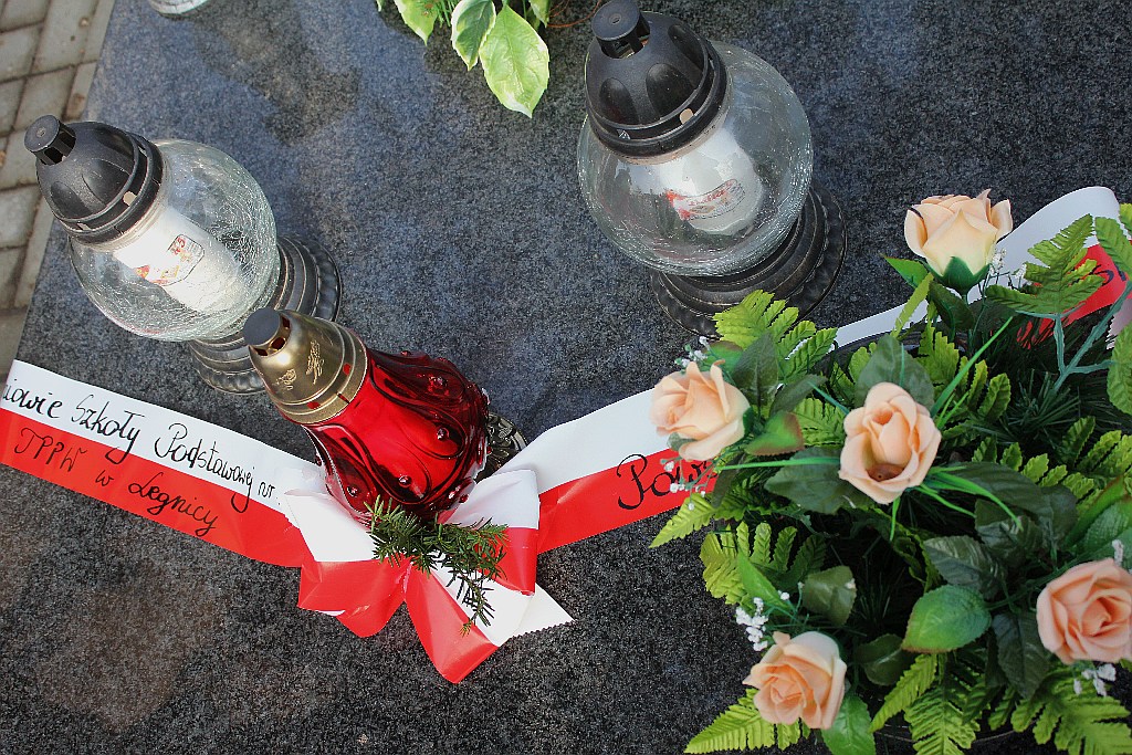 Zapalili znicze na grobach powstańców wielkopolskich