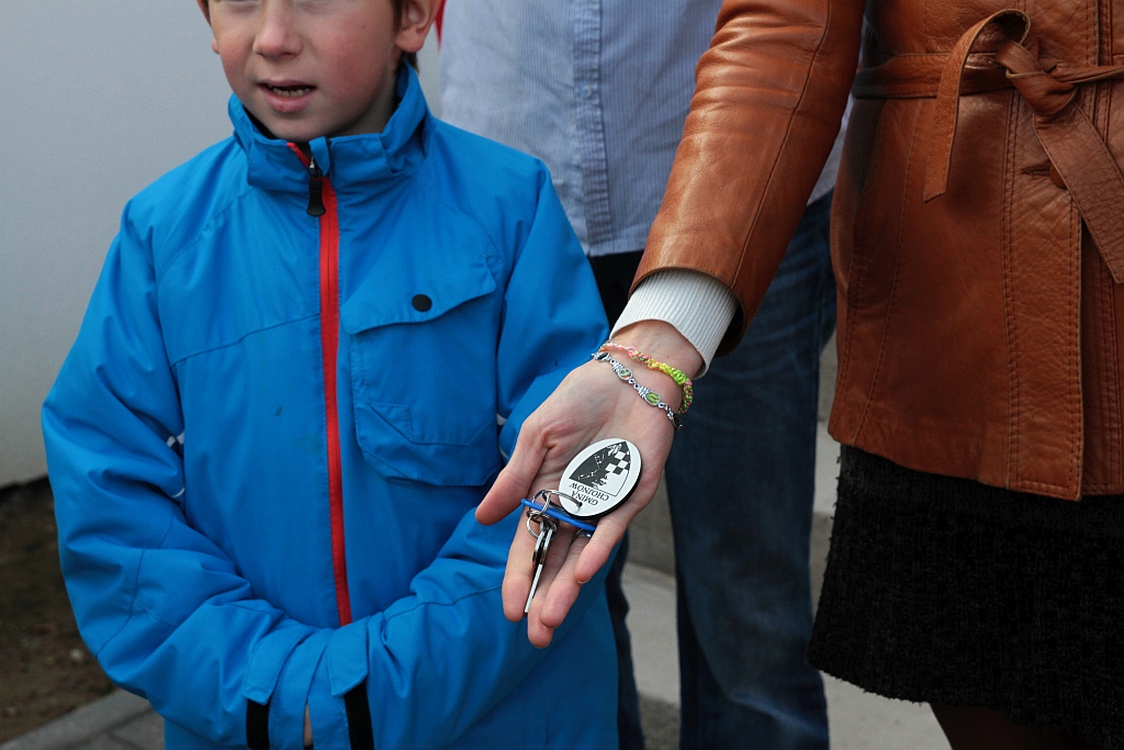 Uroczystość wręczenia kluczy do domków socjalnych w Okmianach