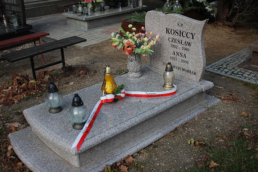 Zapalili znicze na grobach powstańców wielkopolskich