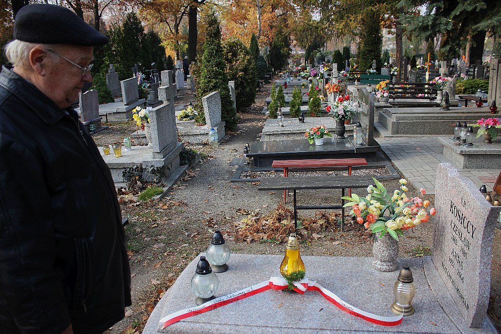 Zapalili znicze na grobach powstańców wielkopolskich