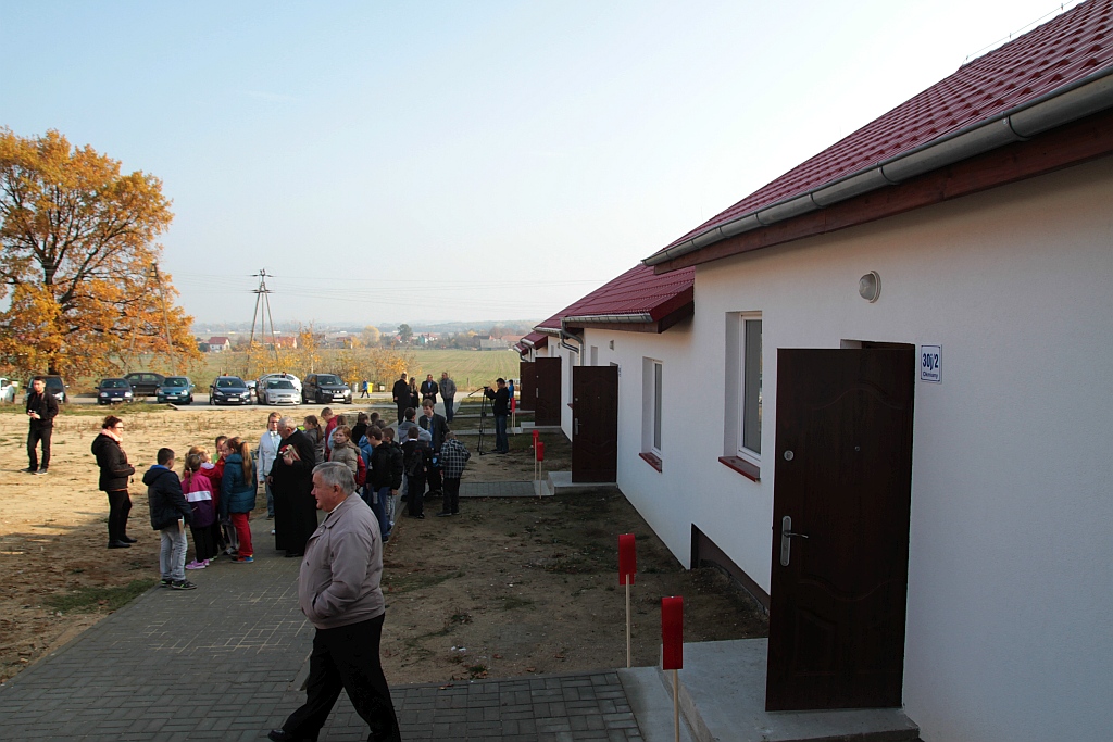 Uroczystość wręczenia kluczy do domków socjalnych w Okmianach