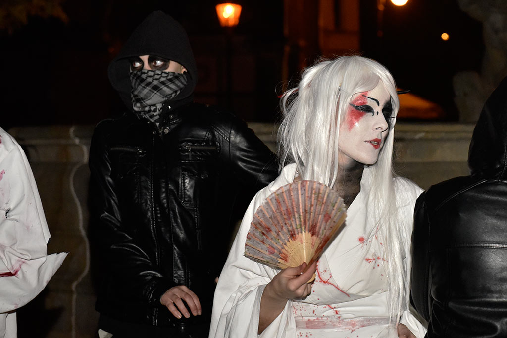 Mroczny halloweenowy pochód i spektakl w centrum Legnicy