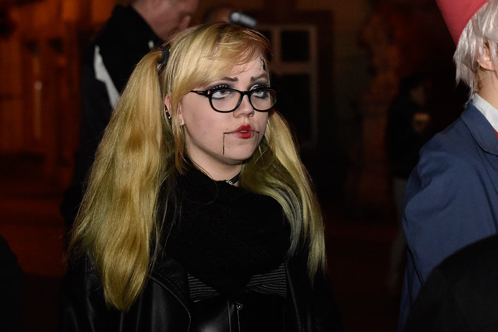 Mroczny halloweenowy pochód i spektakl w centrum Legnicy