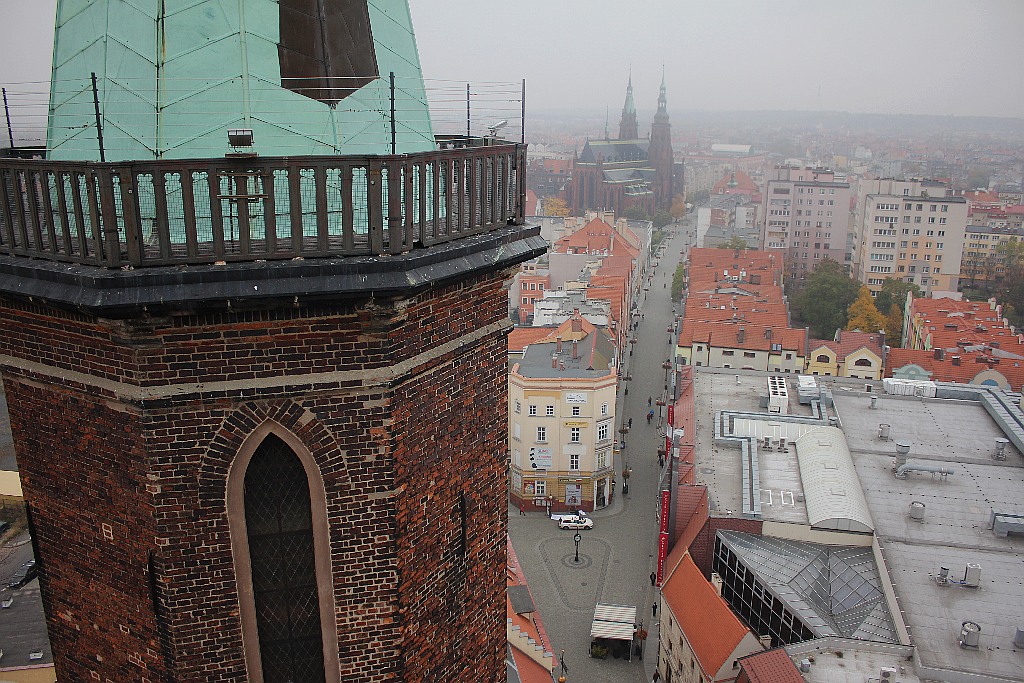 Jak wygląda jesienna Legnica z wieży Kościoła Mariackiego