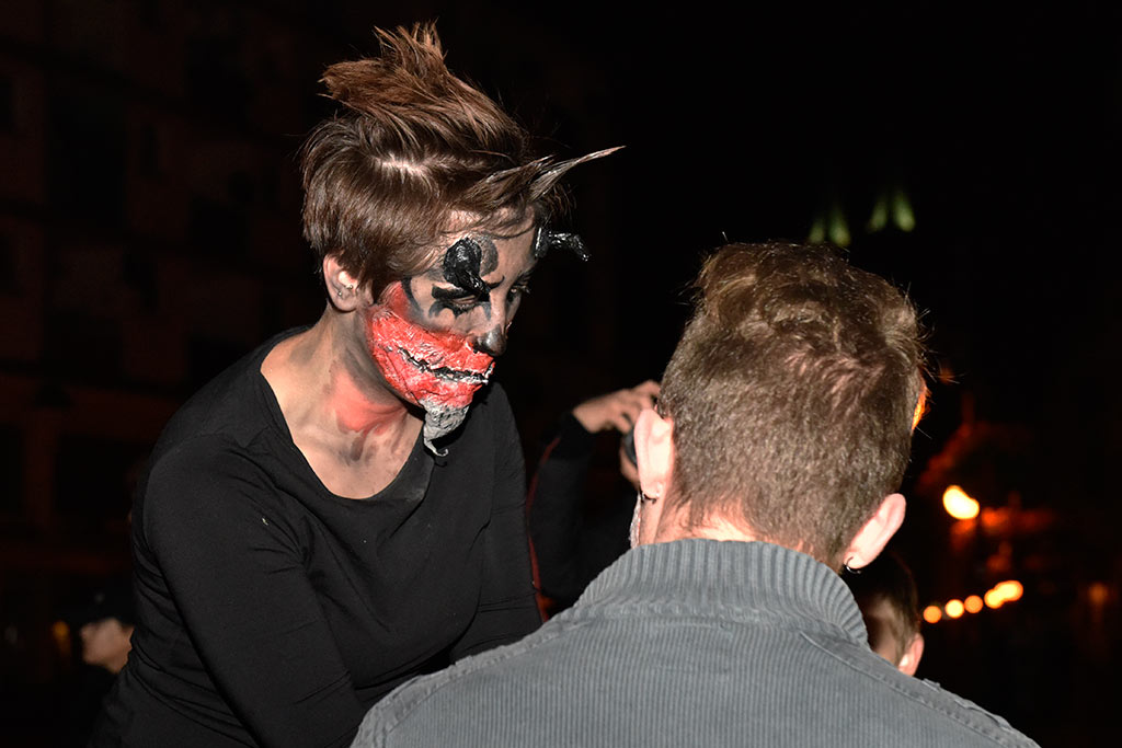 Mroczny halloweenowy pochód i spektakl w centrum Legnicy