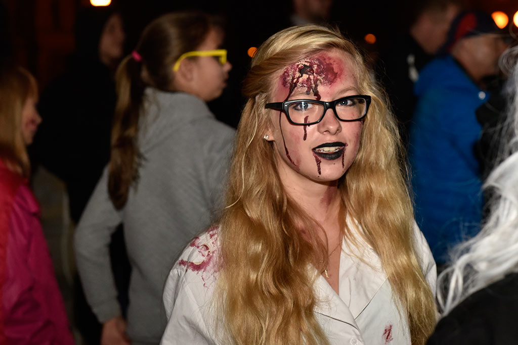 Mroczny halloweenowy pochód i spektakl w centrum Legnicy