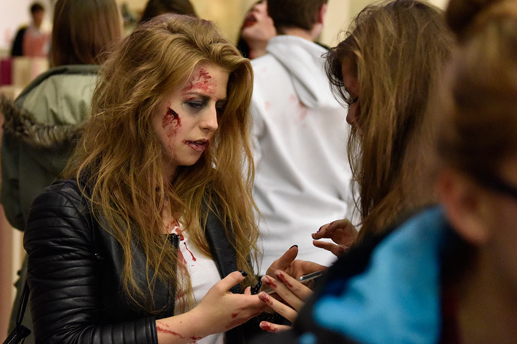 Mroczny halloweenowy pochód i spektakl w centrum Legnicy