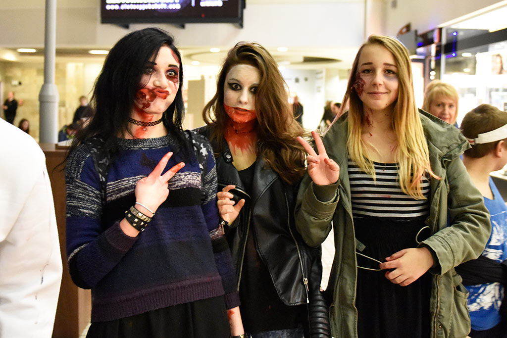 Mroczny halloweenowy pochód i spektakl w centrum Legnicy