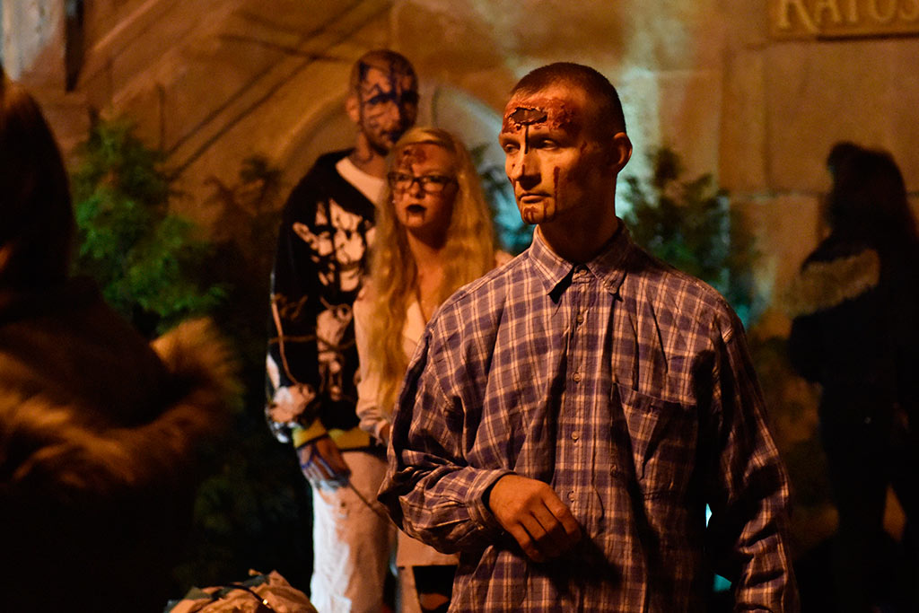 Mroczny halloweenowy pochód i spektakl w centrum Legnicy