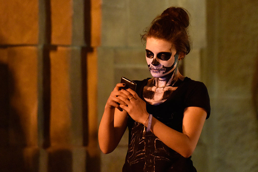 Mroczny halloweenowy pochód i spektakl w centrum Legnicy