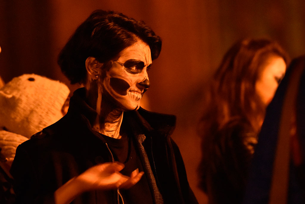 Mroczny halloweenowy pochód i spektakl w centrum Legnicy