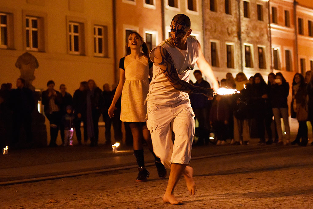 Mroczny halloweenowy pochód i spektakl w centrum Legnicy