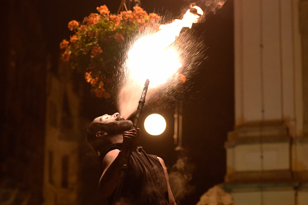Mroczny halloweenowy pochód i spektakl w centrum Legnicy