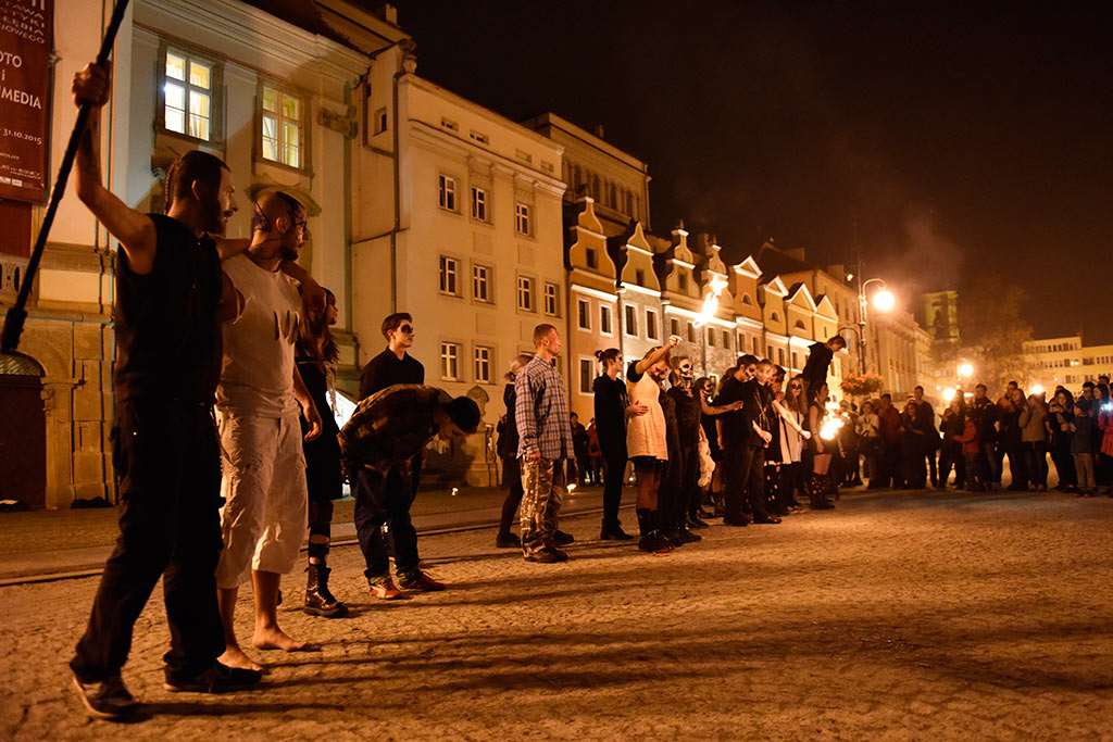 Mroczny halloweenowy pochód i spektakl w centrum Legnicy