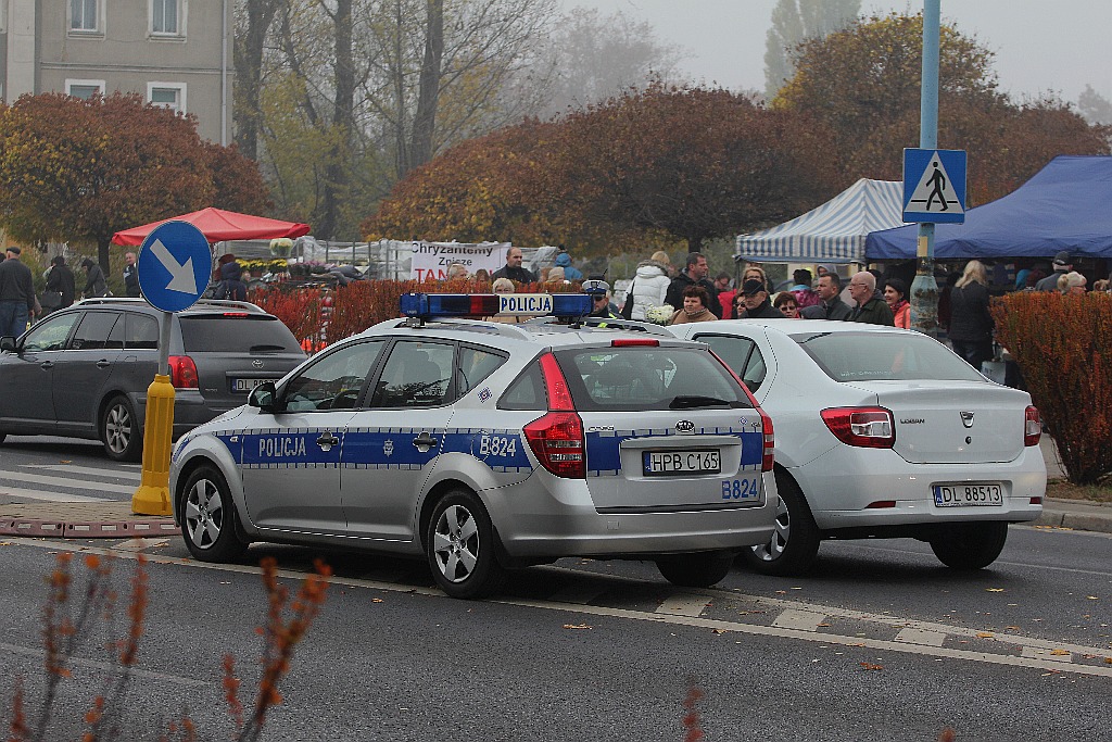 Legnickie cmentarze komunalne w przeddzień Wszystkich Świętych