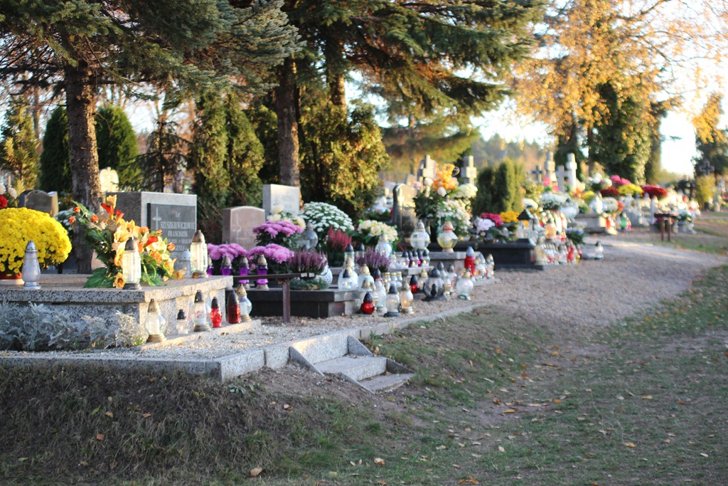 Cmentarze we Wszystkich Świętych w powiecie legnickim