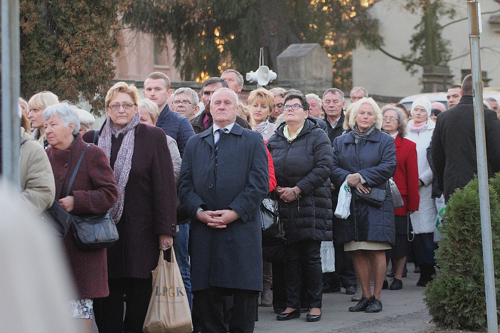 Na cmentarzach komunalnych  modlono się za zmarłych