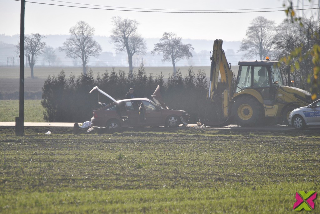 Wypadek między Chojnowem, a Krzywą. Dwie osoby w szpitalu