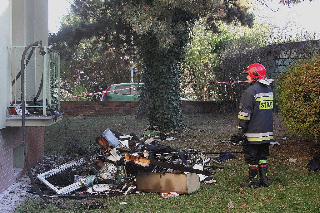 Pożar mieszkania przy ulicy Szwoleżerów. Trzy osoby w szpitalu
