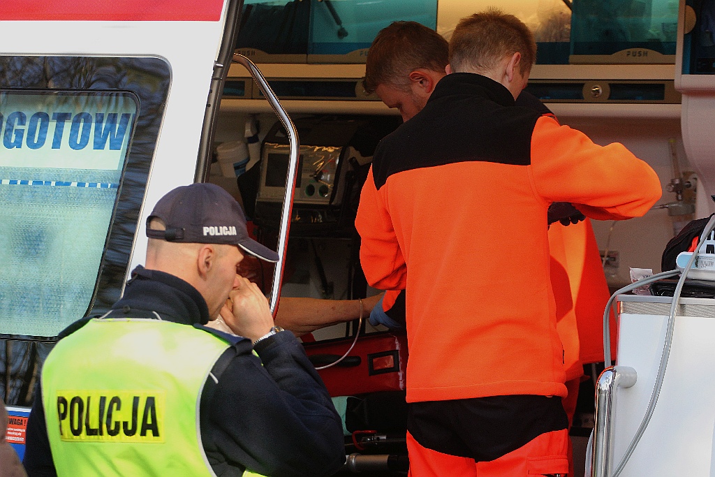 Pożar mieszkania przy ulicy Szwoleżerów. Trzy osoby w szpitalu