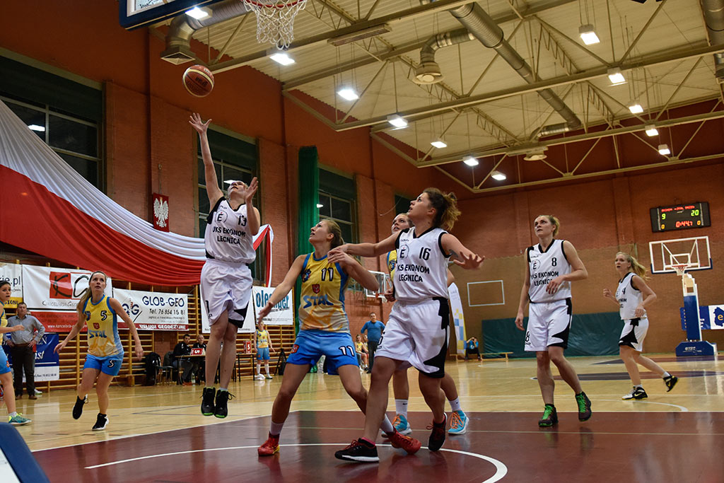 Ekonom Legnica pokonuje po emocjonującej walce Stal Brzeg