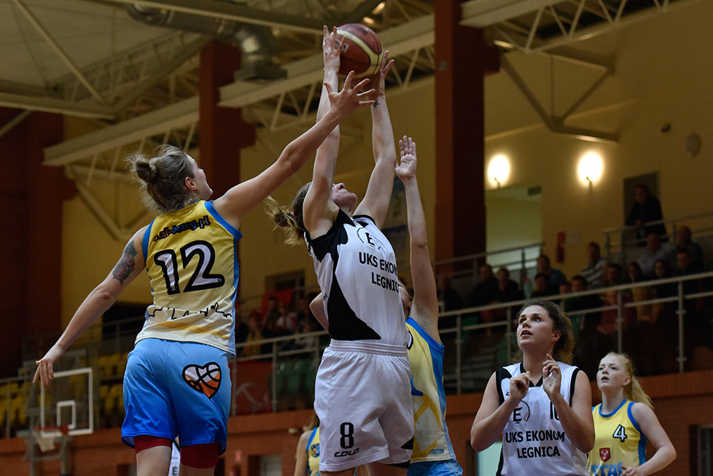 Ekonom Legnica pokonuje po emocjonującej walce Stal Brzeg