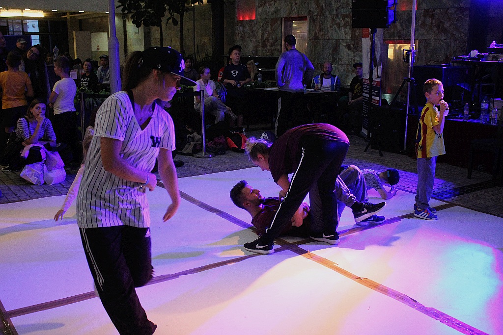 Breakdance i  hip - hop na  Hip &  Break Dance Show