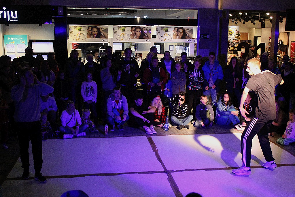 Breakdance i  hip - hop na  Hip &  Break Dance Show