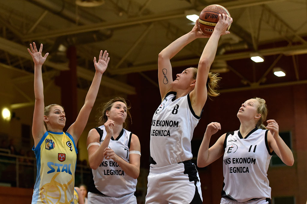 Ekonom Legnica pokonuje po emocjonującej walce Stal Brzeg