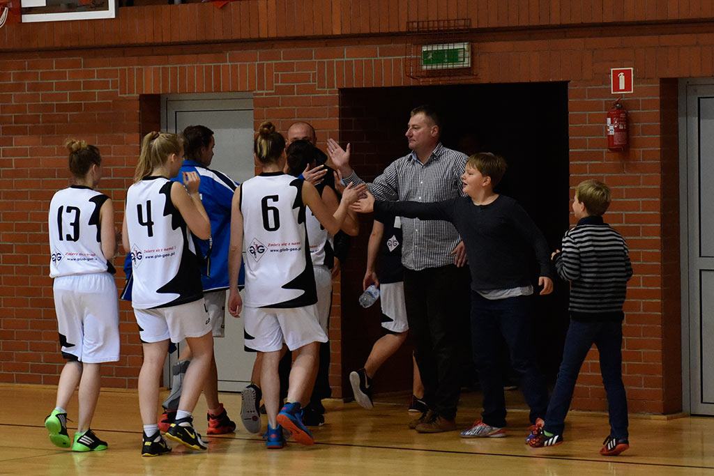 Ekonom Legnica pokonuje po emocjonującej walce Stal Brzeg