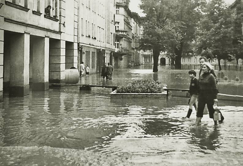 Powódź w 1977 roku. Zdjęcia Wincentego Kołodziejskiego
