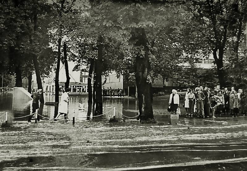 Powódź w 1977 roku. Zdjęcia Wincentego Kołodziejskiego