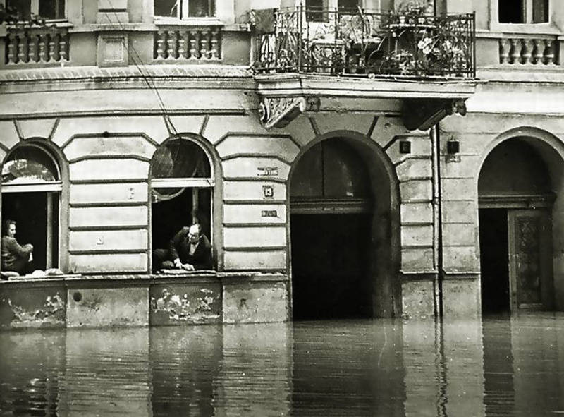Powódź w 1977 roku. Zdjęcia Wincentego Kołodziejskiego