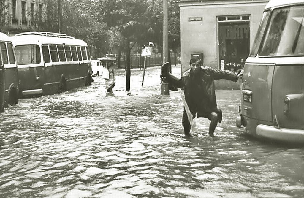 Powódź w 1977 roku. Zdjęcia Wincentego Kołodziejskiego