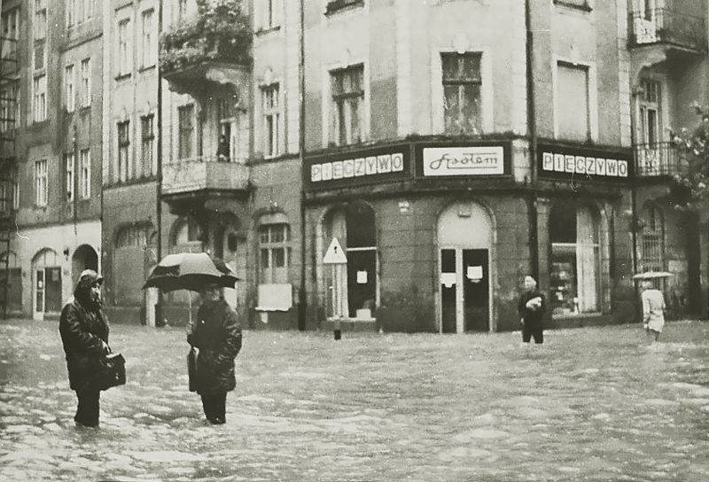 Powódź w 1977 roku. Zdjęcia Wincentego Kołodziejskiego
