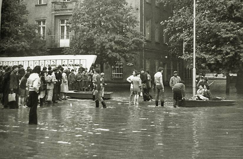 Powódź w 1977 roku. Zdjęcia Wincentego Kołodziejskiego