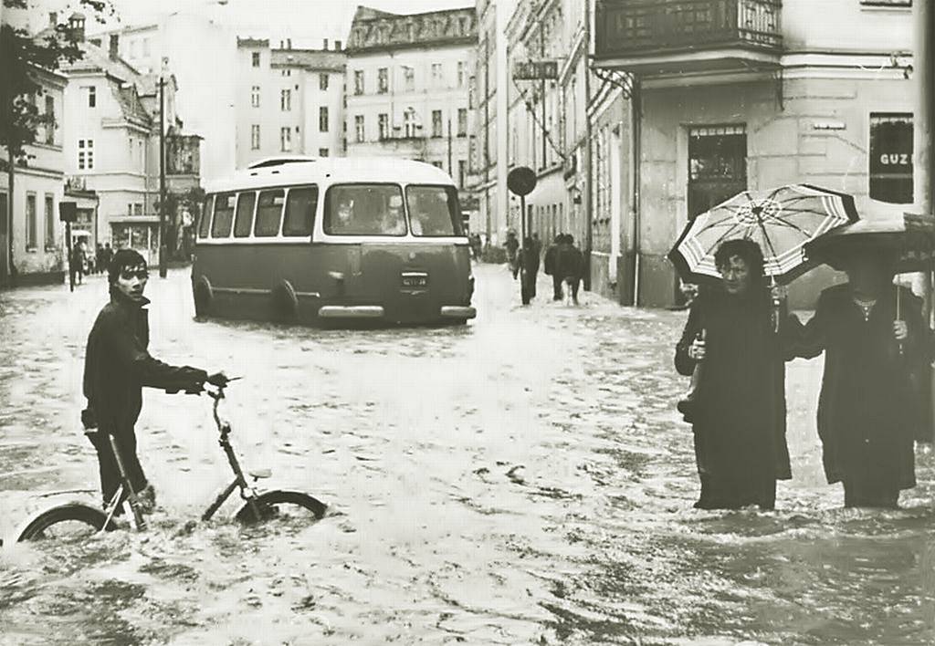 Powódź w 1977 roku. Zdjęcia Wincentego Kołodziejskiego