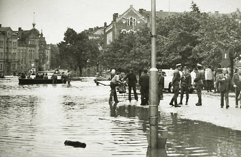 Powódź w 1977 roku. Zdjęcia Wincentego Kołodziejskiego