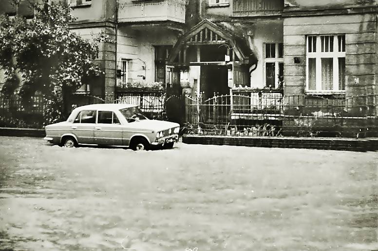 Powódź w 1977 roku. Zdjęcia Wincentego Kołodziejskiego