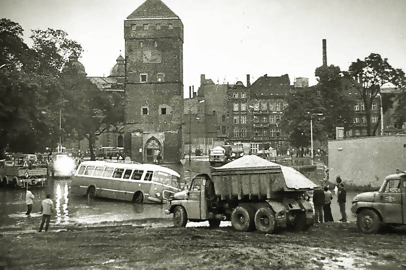 Powódź w 1977 roku. Zdjęcia Wincentego Kołodziejskiego