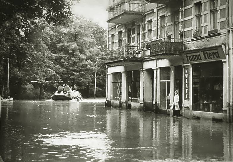 Powódź w 1977 roku. Zdjęcia Wincentego Kołodziejskiego