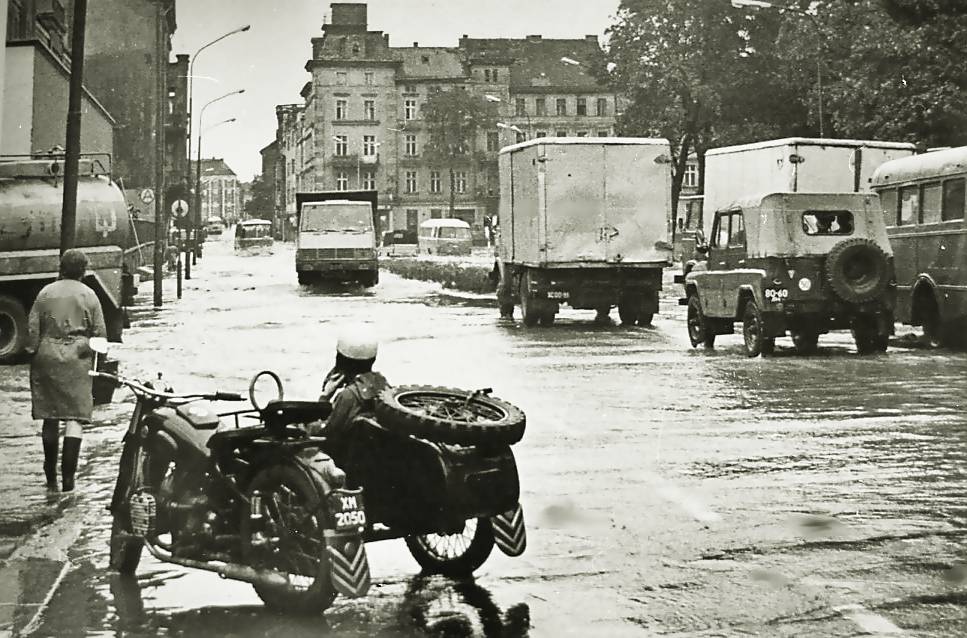 Powódź w 1977 roku. Zdjęcia Wincentego Kołodziejskiego